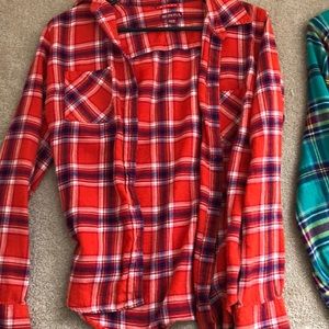 2 small women’s flannels